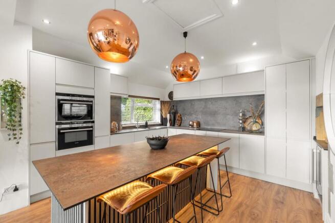 4 bed Detached for sale Image 5