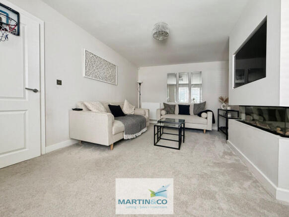 5 bed Detached for sale Image 8