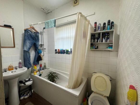 2 bed Flat for sale Image 6