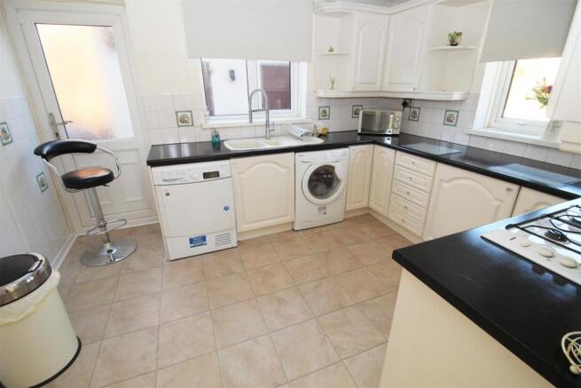 Kitchen1.JPG