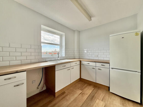 2 bed Flat for sale Image 4