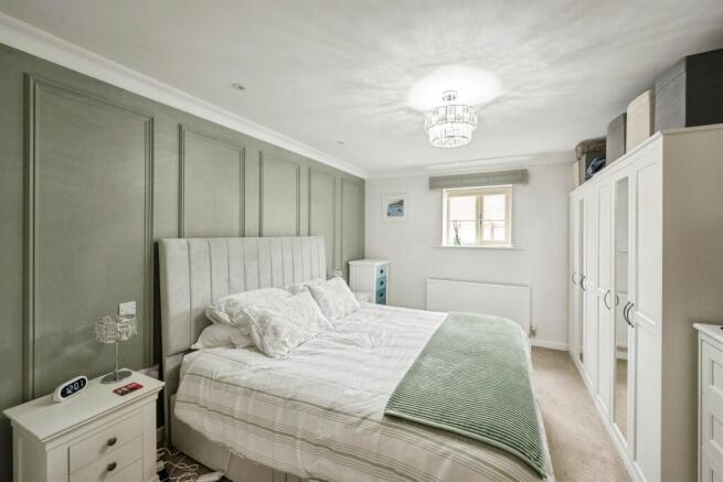 4 bed Terraced Bungalow for sale Image 12