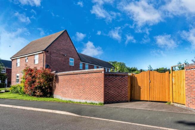54, Water Reed Grove, Walsall, West Midlands, WS2 