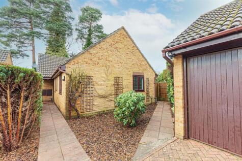 Leith Close, Crowthorne, Berkshire, RG45 6TD