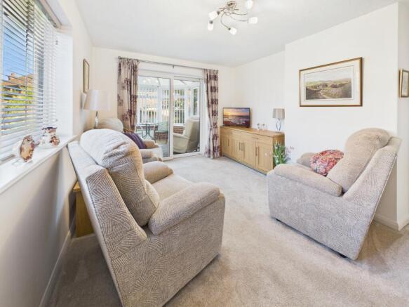 CAM02871G0-PR0634-STILL006