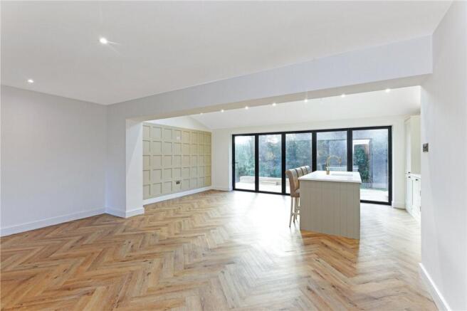 4 bed Detached for sale Image 6