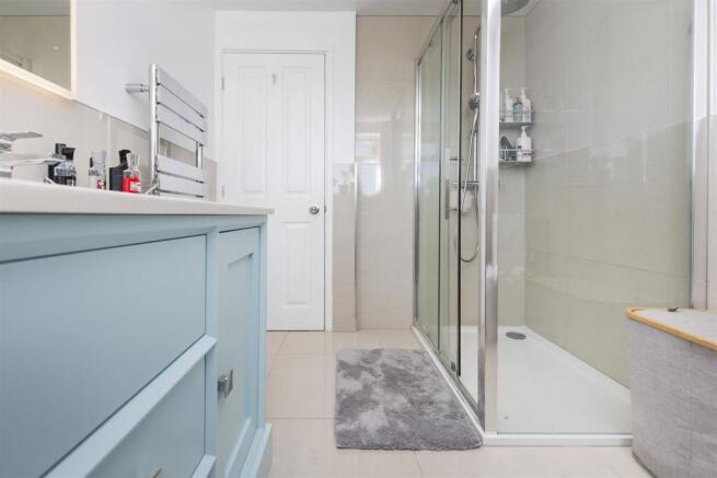 blake hall drive 36 bathroom 2.jpg