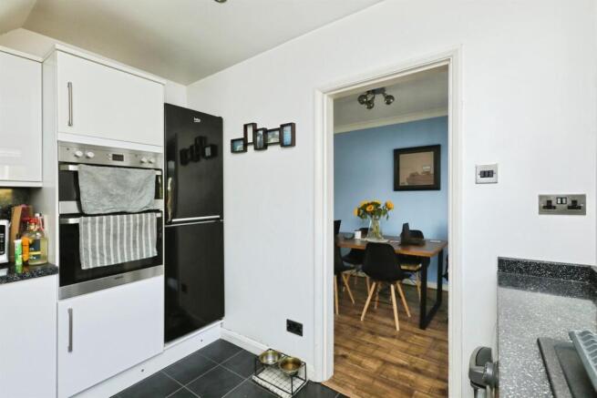 3 bed Semi-Detached for sale Image 8