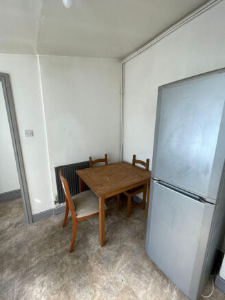 4 bed House to rent Image 7