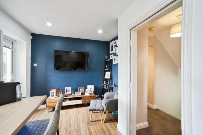5 bed Detached for sale Image 9