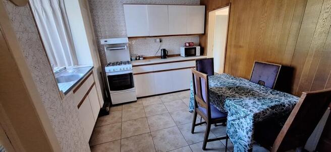 3 bed Semi-Detached for sale Image 10