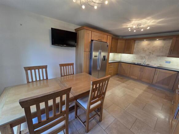 KITCHEN/ DINER