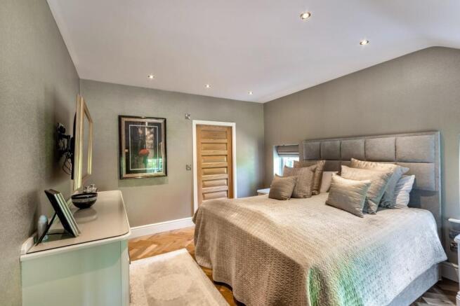 4 bed Detached for sale Image 11