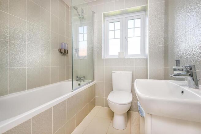 4 bed Detached to rent Image 12