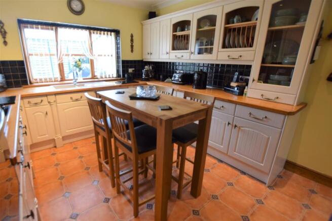 KITCHEN 2.jpg