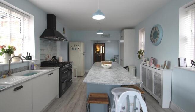Kitchen 2 alt.jpg