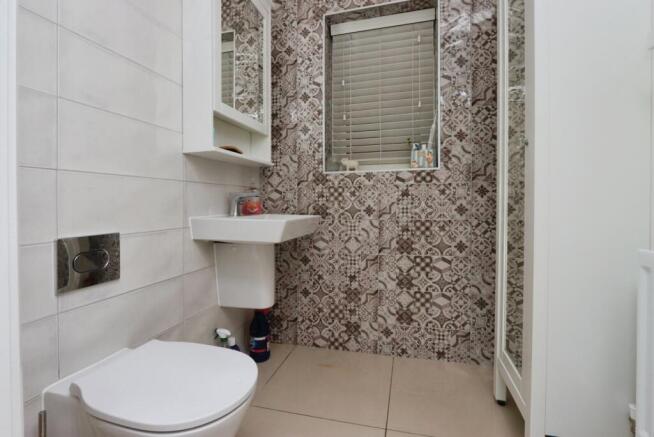 5 bed Detached for sale Image 11