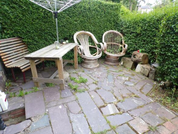 Slate paved patio ar
