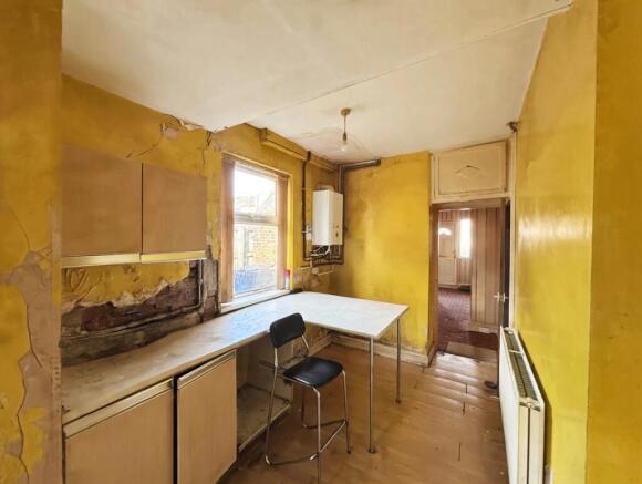 3 bed Semi-Detached for sale Image 4