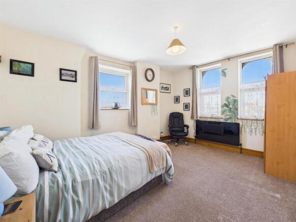 2 bed Flat for sale Image 6