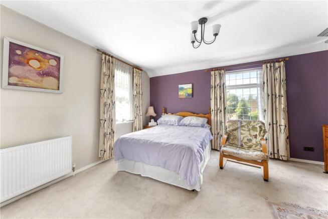 5 bed Detached for sale Image 7