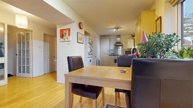 KITCHEN/DINING ROOM