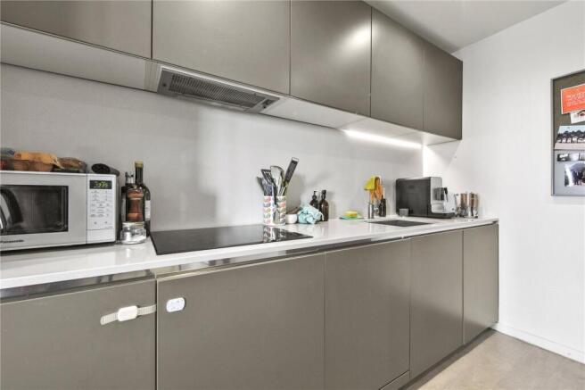property in Ipsus Building, 
4 Balham Hill, SW12