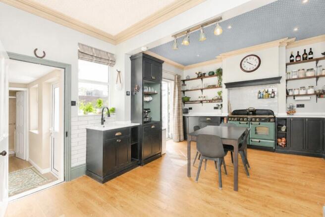 4 bed Terraced for sale Image 7