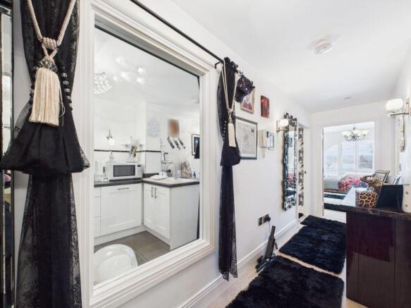 2 bed Apartment for sale Image 11
