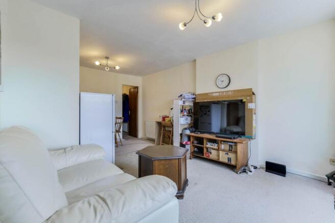 2 bed Flat for sale Image 2