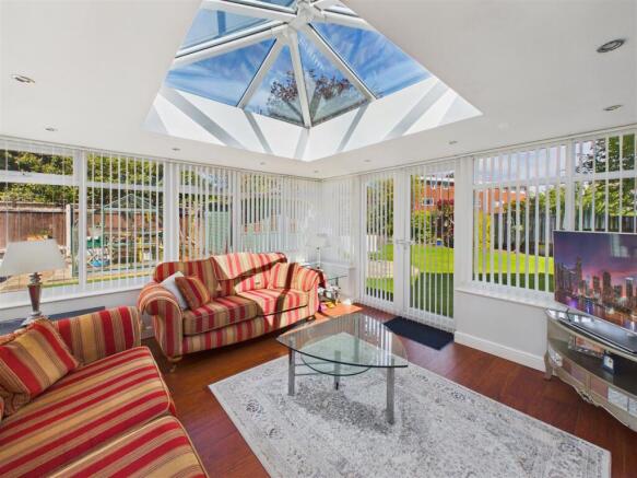 4 bed Detached for sale Image 4