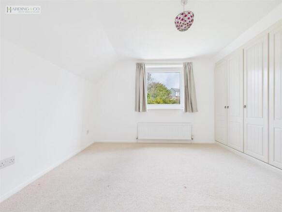 Bedroom 2 .2.jpg