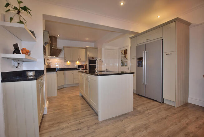 4 bed Semi-Detached for sale Image 10