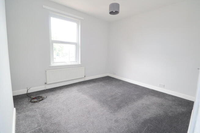 2 bed Terraced to rent Image 5