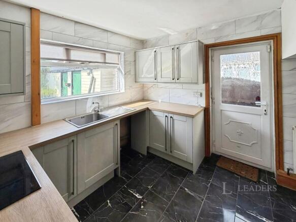 3 bed Semi-Detached to rent Image 6