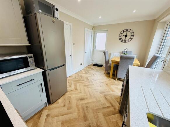 3 bed Semi-Detached for sale Image 8
