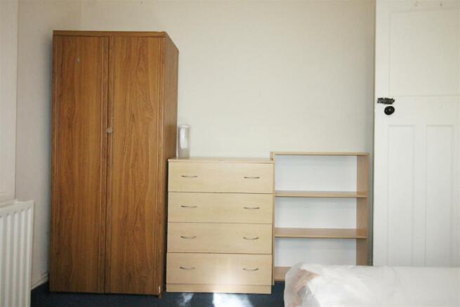 4 bed House to rent Image 4