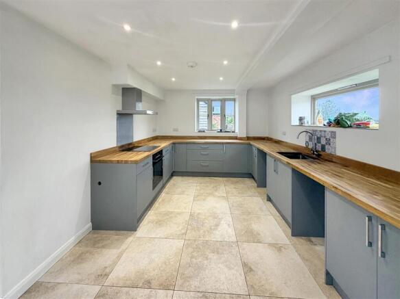 Kitchen & Dining