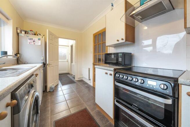 10 Hortonsfield Road, Yardley Gobion, NN12 (5).JPG