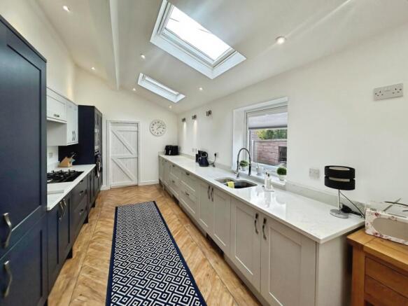 pbox-kitchen-345614.jpeg