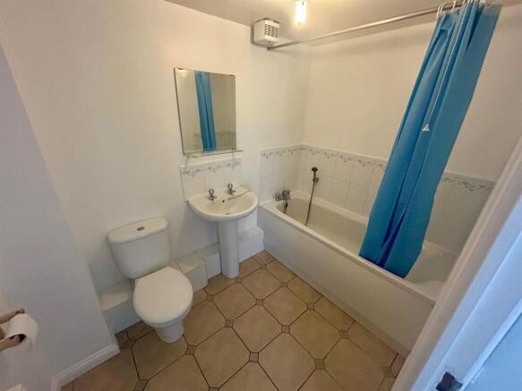 bathroom 1.jpg