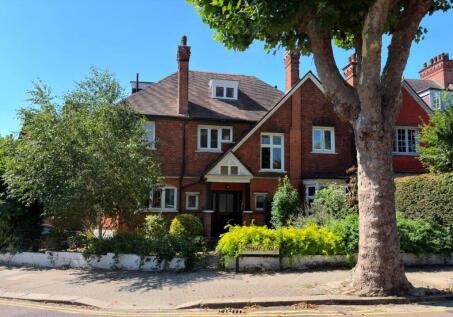 Flat B, 1 Dartmouth Road, Kilburn, London, NW2 4ET