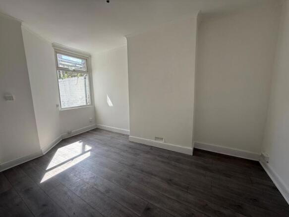 3 bed Terraced to rent Image 7