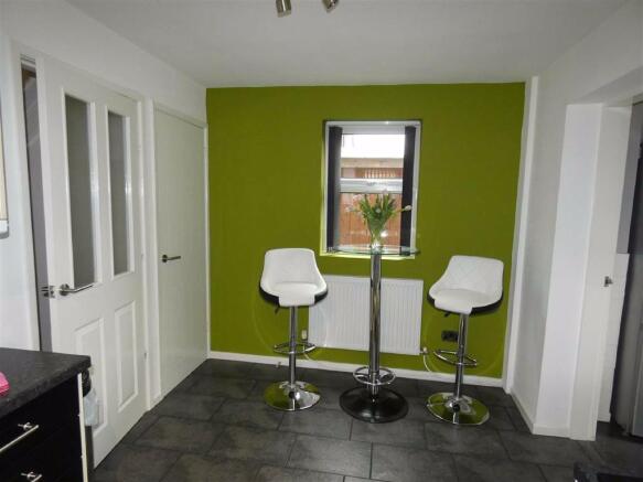 EXCELLENT DINING KITCHEN