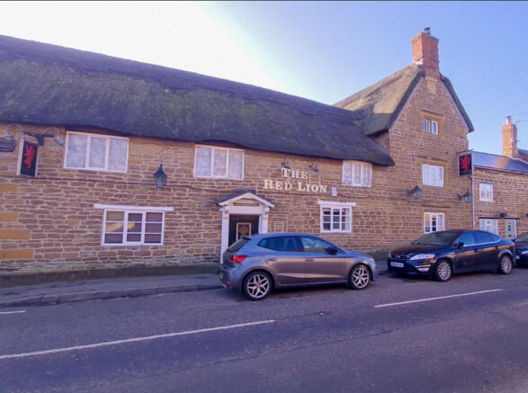 The Red Lion, Cri...