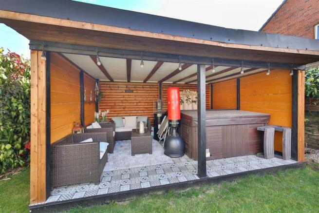Outdoor Area.jpg