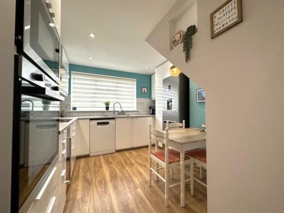 SUPERB Dining Kitchen 299