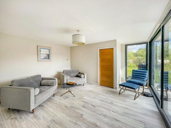 4 bed Detached for sale Image 9