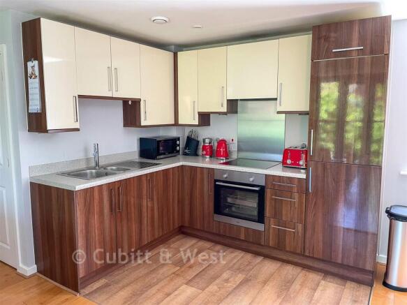 Heydon Way, Broadbridge Heath, West Sussex photo 3