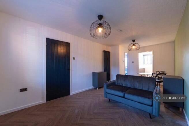 Lounge/Dining